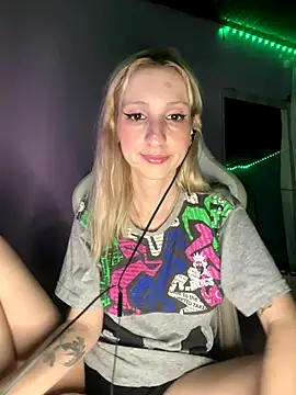 bunnydark00 online show from 12/04/25, 04:44