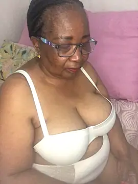 Snapshot of KinkyRicoSaisyours chatting on 12/18/25, 06:14 KinkyRicoSaisyours online show from 12/18/25, 06:14