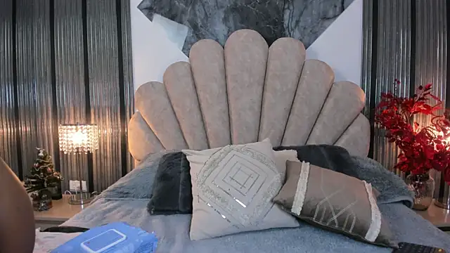 Naughty  Mom online show from 12/18/25, 12:55