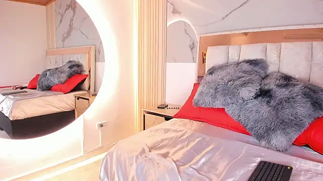 Naughty  Mom online show from 04/17/26, 01:14