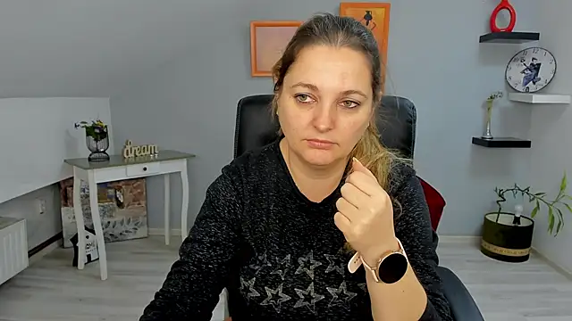 LollaGirl online show from 01/30/25, 04:58