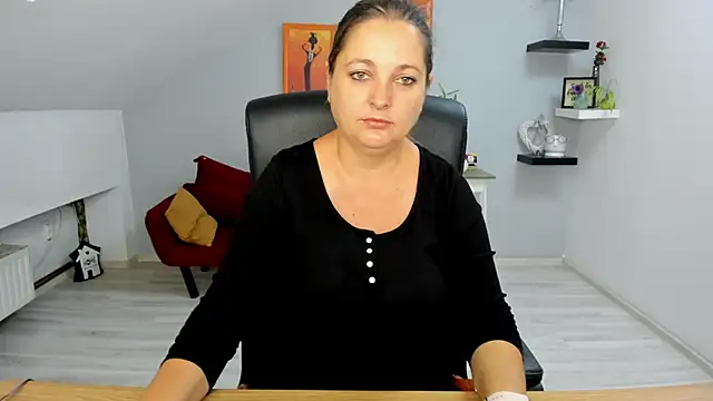 LollaGirl online show from 09/23/25, 03:20