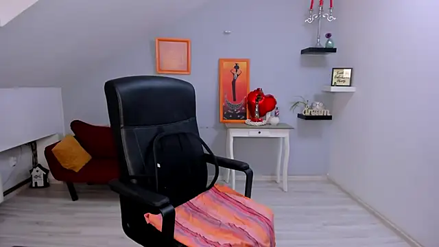 LollaGirl online show from 02/19/26, 04:19