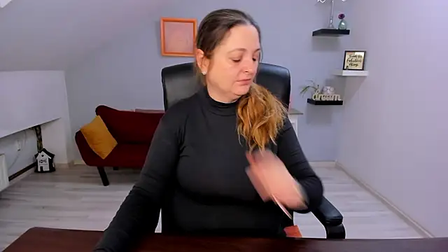 LollaGirl online show from 02/26/26, 04:11