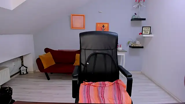 LollaGirl online show from 04/20/26, 03:20