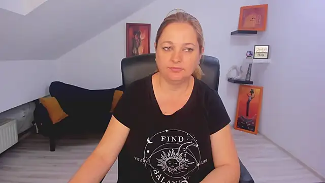 LollaGirl online show from 05/25/26, 03:12