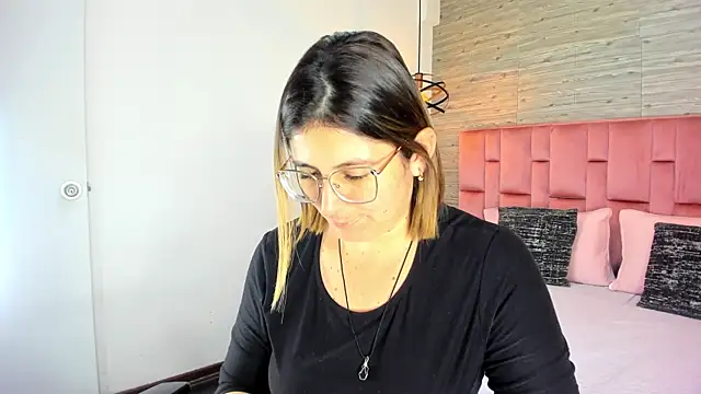 SarahDeyvis online show from 09/18/25, 06:21