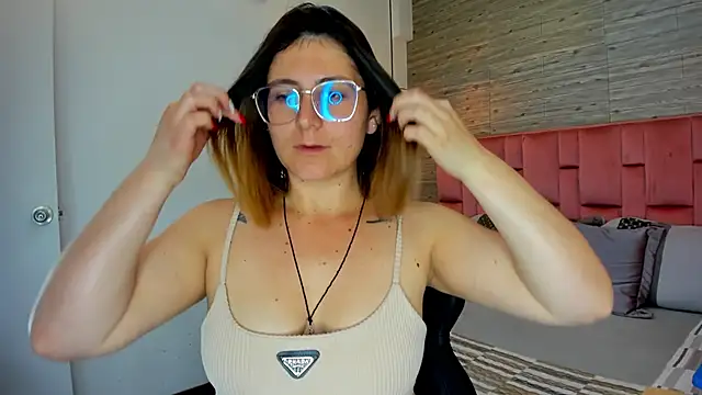 SarahDeyvis online show from 10/28/25, 04:20