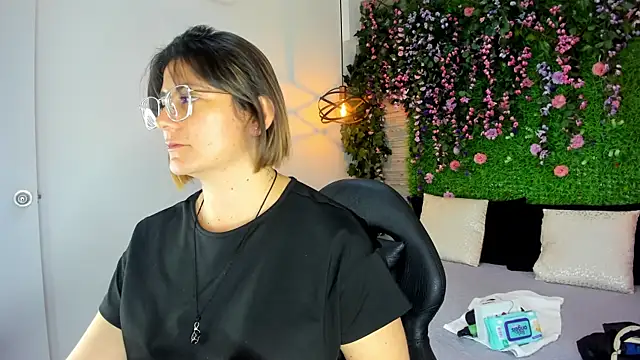 SarahDeyvis online show from 11/27/25, 05:59