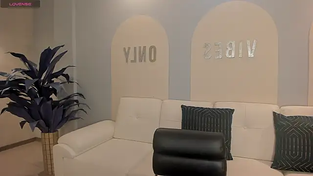 EveBensonX online show from 05/05/26, 07:33