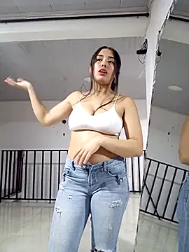 Snapshot of Sofia_888 chatting on 11/05/25, 02:33 Sofia 888 online show from 11/05/25, 02:33