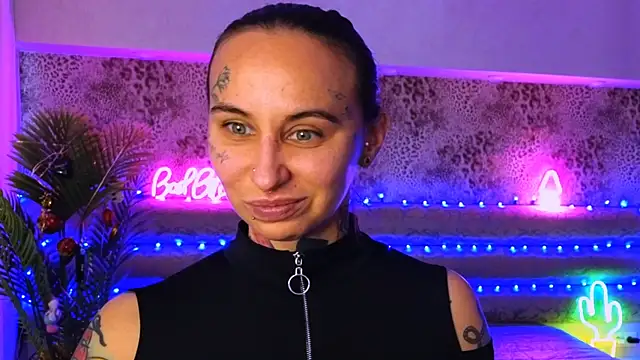 Snapshot of Cool_Freak_ chatting on 12/20/24, 09:21 Cool Freak online show from 12/20/24, 09:21