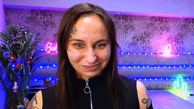 Snapshot of Cool_Freak_ chatting on 12/29/24, 01:06 Cool Freak online show from 12/29/24, 01:06