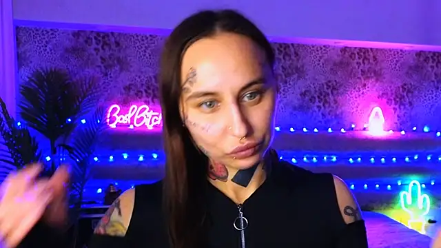 Snapshot of Cool_Freak_ chatting on 01/18/25, 01:18 Cool Freak online show from 01/18/25, 01:18