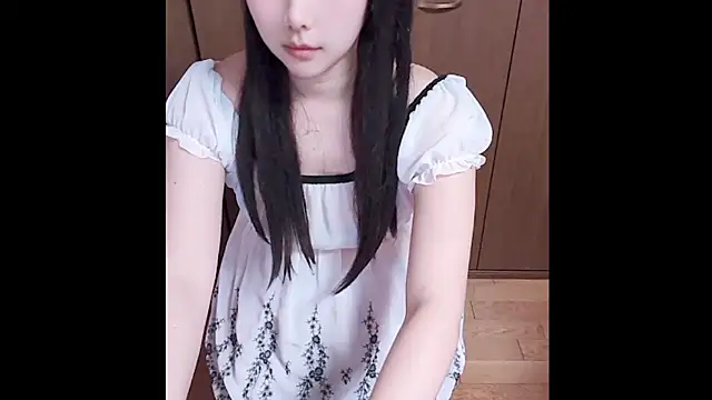 Snapshot of Anne-japanese- chatting on 07/14/26, 12:24 Anne-japanese- online show from 07/14/26, 12:24