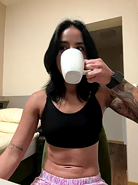 Ale Lewis online show from 11/06/25, 06:53