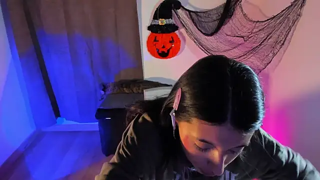 Snapshot of NanaRott chatting on 10/27/25, 10:47 NanaRott online show from 10/27/25, 10:47