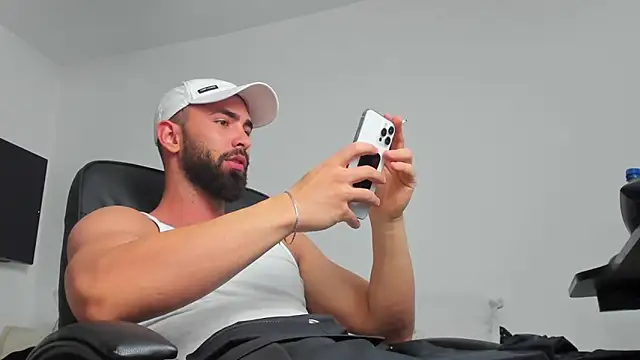 Snapshot of MichaelMasterss chatting on 12/30/24, 08:47 MichaelMasterss online show from 12/30/24, 08:47