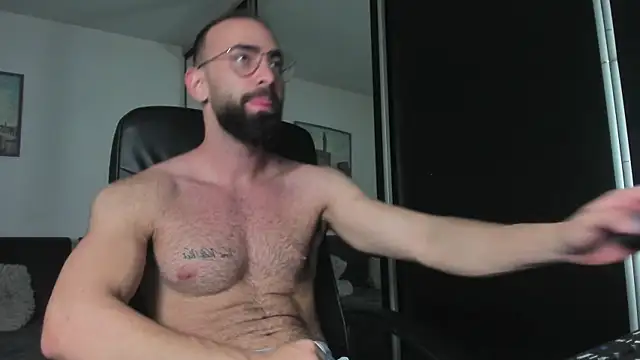 Snapshot of MichaelMasterss chatting on 10/24/25, 08:11 MichaelMasterss online show from 10/24/25, 08:11