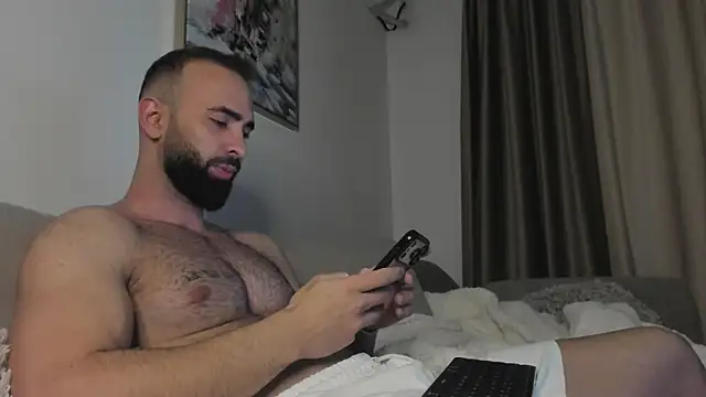 Snapshot of MichaelMasterss chatting on 12/17/25, 09:10 MichaelMasterss online show from 12/17/25, 09:10