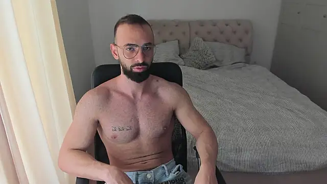 Snapshot of MichaelMasterss chatting on 02/09/26, 10:41 MichaelMasterss online show from 02/09/26, 10:41