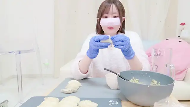 Snapshot of Yuu__k chatting on 12/22/24, 01:00 Yuu k online show from 12/22/24, 01:00