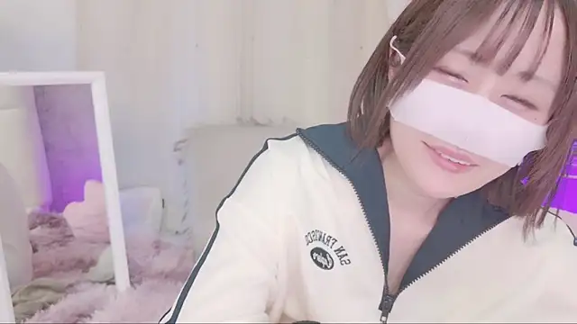 Snapshot of Yuu__k chatting on 01/18/25, 05:15 Yuu k online show from 01/18/25, 05:15