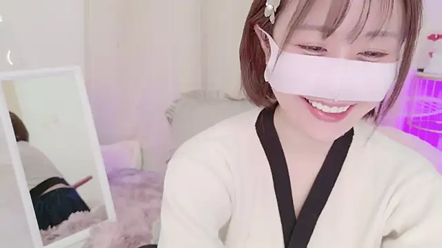 Snapshot of Yuu__k chatting on 01/24/25, 02:08 Yuu k online show from 01/24/25, 02:08