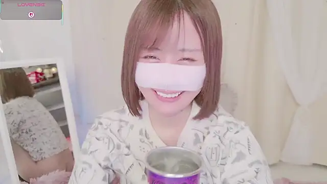 Snapshot of Yuu__k chatting on 02/16/25, 04:32 Yuu k online show from 02/16/25, 04:32