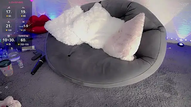 Snapshot of aysuncum chatting on 02/13/25, 11:06 aysuncum online show from 02/13/25, 11:06