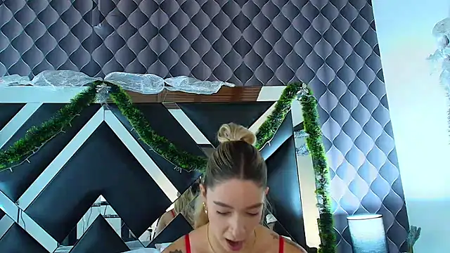 Snapshot of victoriaa_lee_ chatting on 12/13/24, 07:32 victoriaa lee online show from 12/13/24, 07:32