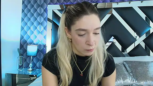 Snapshot of victoriaa_lee_ chatting on 01/12/25, 06:59 victoriaa lee online show from 01/12/25, 06:59