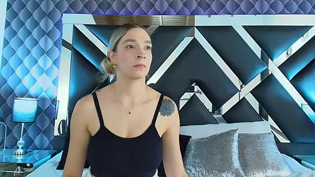 Snapshot of victoriaa_lee_ chatting on 01/21/25, 11:13 victoriaa lee online show from 01/21/25, 11:13