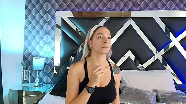 Snapshot of victoriaa_lee_ chatting on 02/24/25, 10:47 victoriaa lee online show from 02/24/25, 10:47