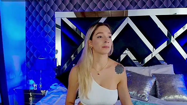 Snapshot of victoriaa_lee_ chatting on 03/11/25, 07:47 victoriaa lee online show from 03/11/25, 07:47