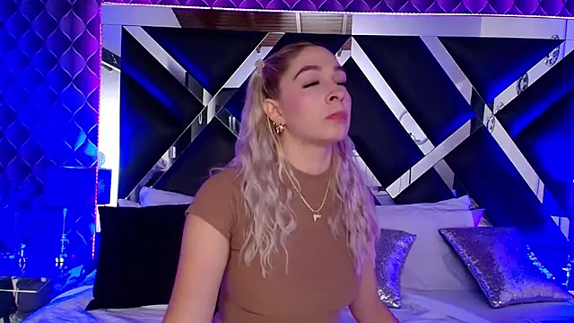 Snapshot of victoriaa_lee_ chatting on 10/09/25, 07:12 victoriaa lee online show from 10/09/25, 07:12