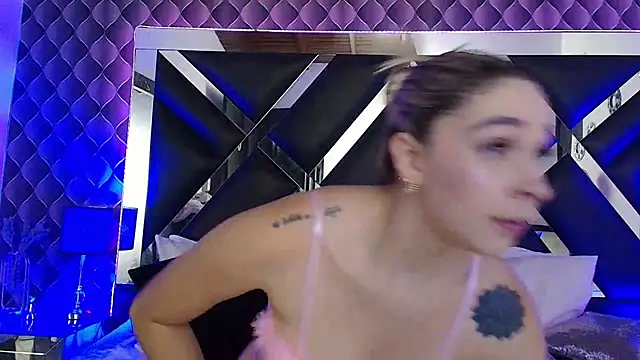 Snapshot of victoriaa_lee_ chatting on 11/15/25, 06:59 victoriaa lee online show from 11/15/25, 06:59