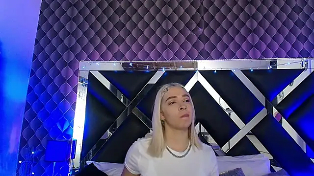 victoriaa lee  online show from 02/08/26, 06:55