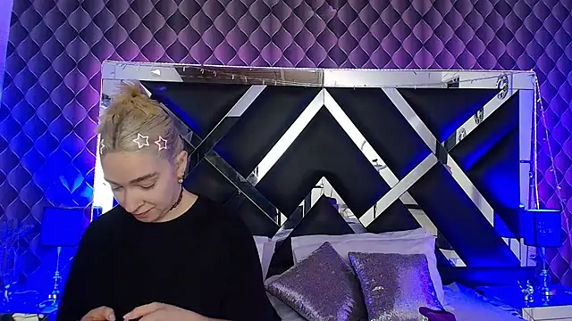 victoriaa lee  online show from 02/16/26, 07:10