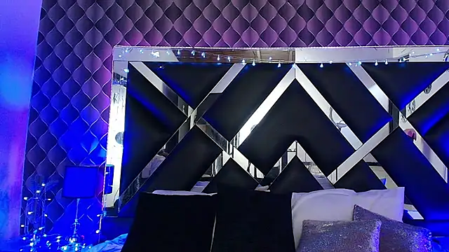 victoriaa lee  online show from 03/22/26, 06:44