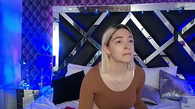 victoriaa lee  online show from 04/17/26, 07:39