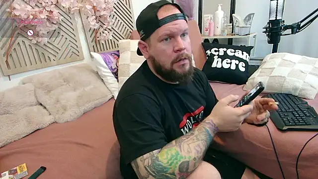 xBuzzRightHerex online show from 01/17/26, 09:36