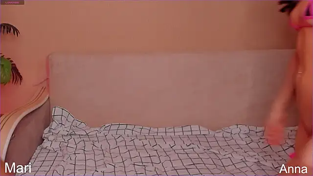 Snapshot of Mari___Anna chatting on 01/17/25, 09:17 Mari Anna online show from 01/17/25, 09:17