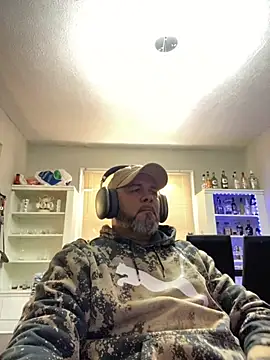 Cristian-Brayan online show from 10/27/25, 04:11