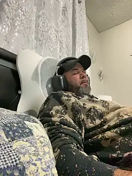 Cristian-Brayan online show from 10/31/25, 12:17