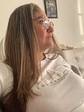 Snapshot of gabiTetas chatting on 12/15/24, 08:15 gabiTetas online show from 12/15/24, 08:15