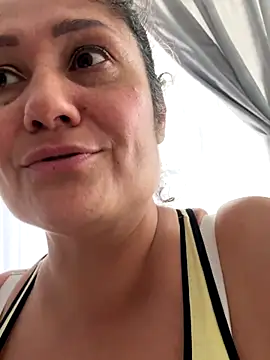 Snapshot of gabiTetas chatting on 10/05/25, 05:00 gabiTetas online show from 10/05/25, 05:00