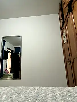 Snapshot of gabiTetas chatting on 10/17/25, 07:27 gabiTetas online show from 10/17/25, 07:27