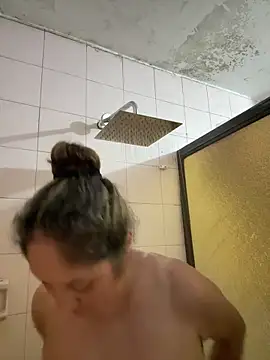 Snapshot of gabiTetas chatting on 10/28/25, 07:05 gabiTetas online show from 10/28/25, 07:05