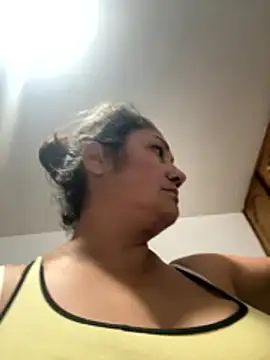 Snapshot of gabiTetas chatting on 11/21/25, 07:45 gabiTetas online show from 11/21/25, 07:45